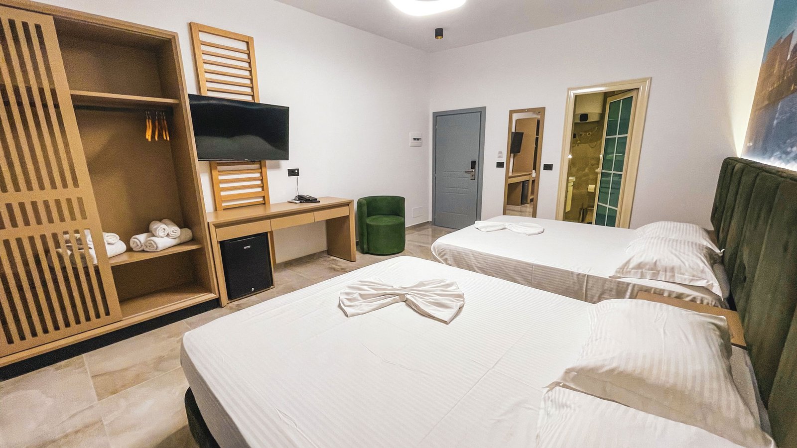 Deluxe-Double-Room_1