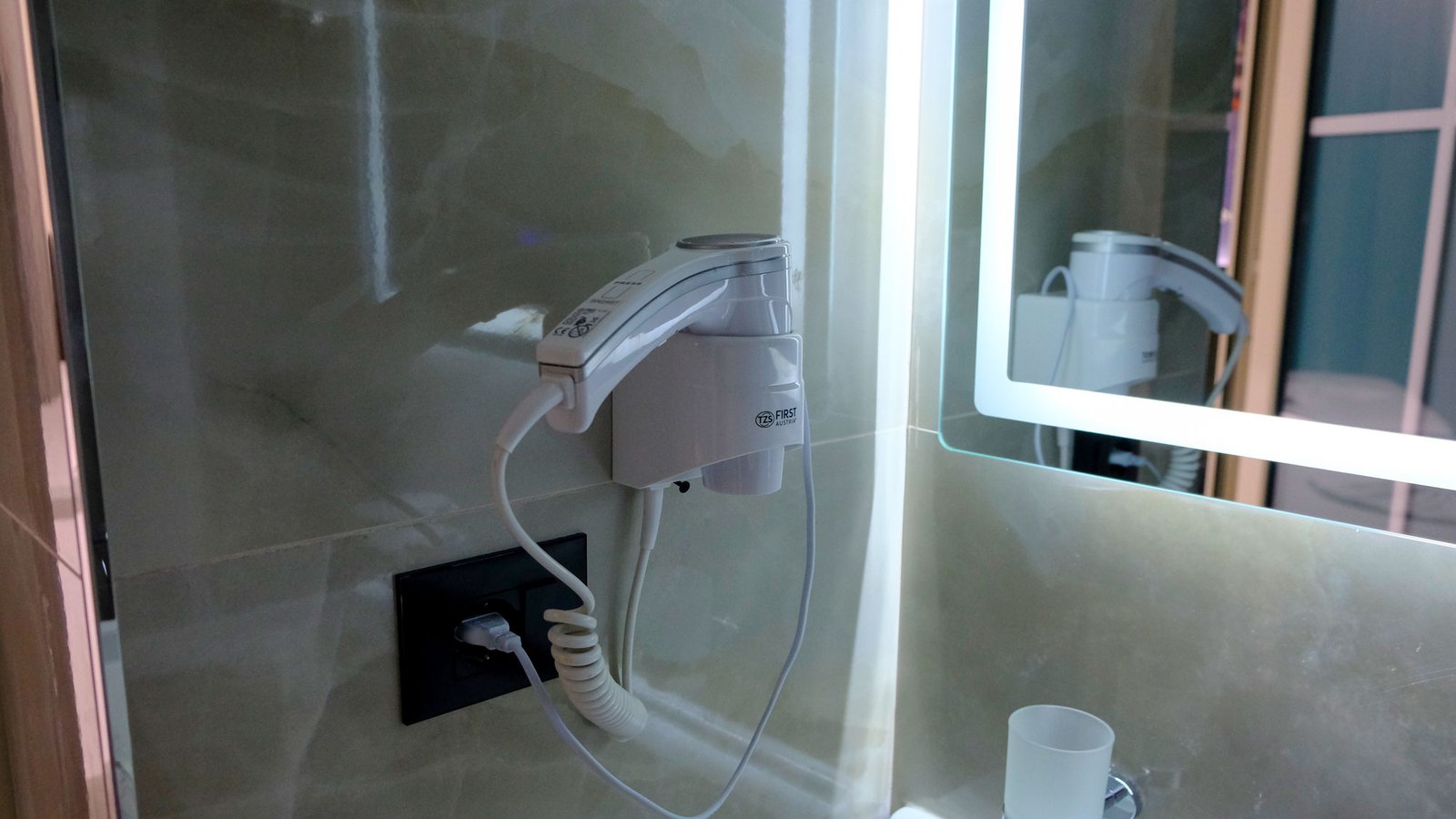 Luxury-Suite-Toilet-2